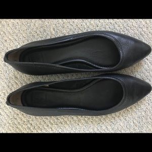 Like New Frye Regina Ballet Flats